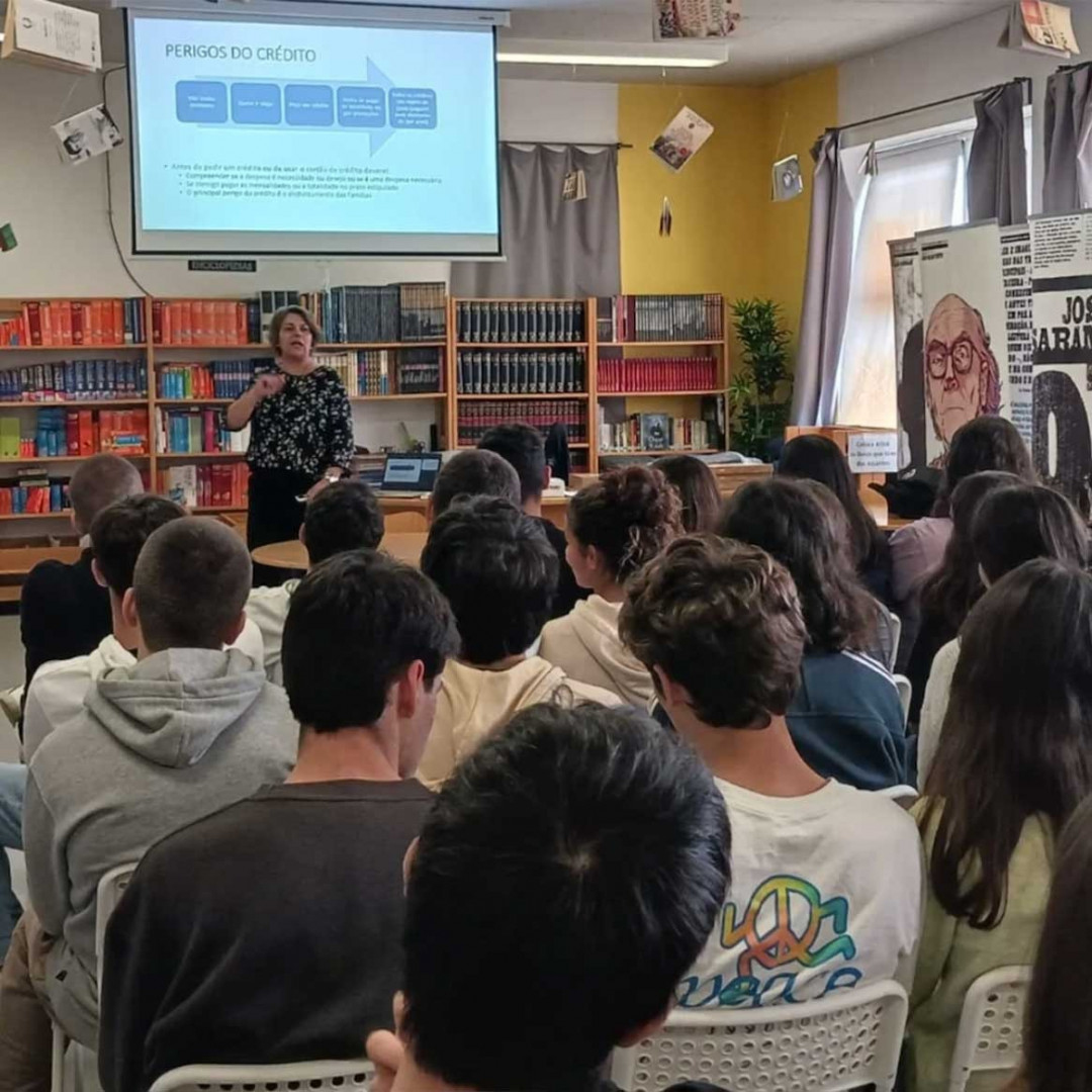 Palestra - Literacia Financeira e Educação para o Consumo